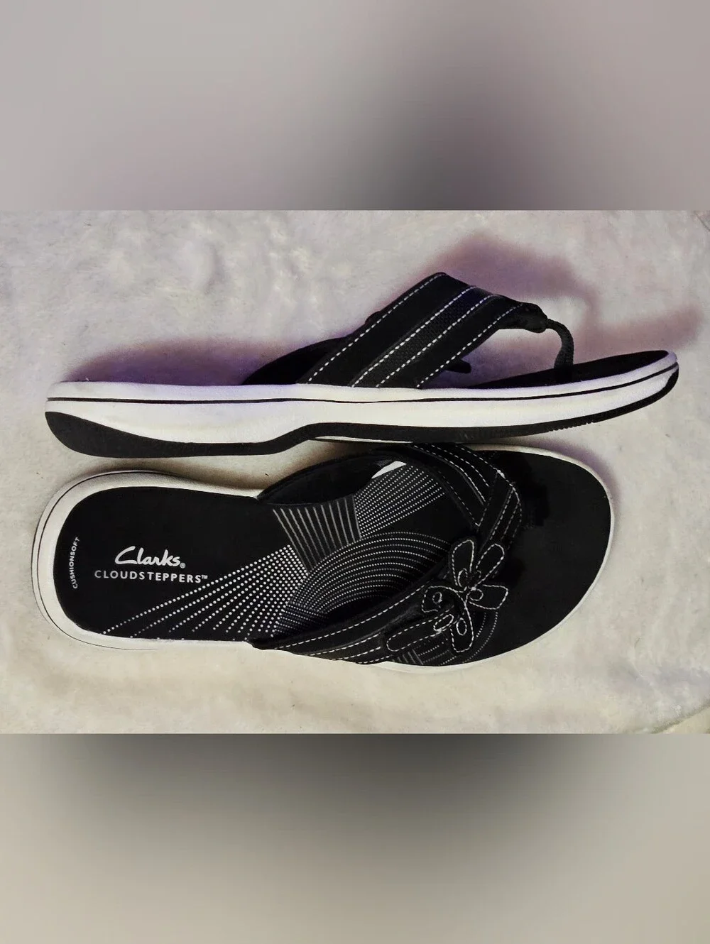 Clarks Black Floral Strap Cloudsteppers Sandals w/ Flower Detail EUC Sz 10